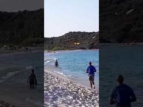 Tortolì, paura nella spiaggia di Cea: ragazzina scivola dai faraglioni e si ferisce, arriva l’elisoccorso (VIDEO)
