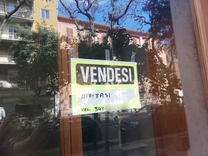 Cagliari, gli affitti nella via Dante in crisi con 35 negozi chiusi? Anche 1200 euro per sessanta metri quadri