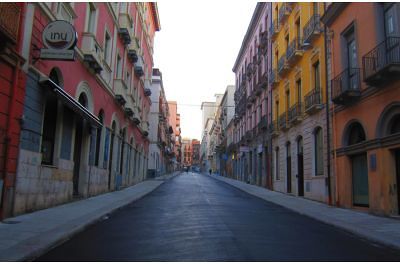 Cagliari, la giunta Truzzu ferma le auto a Marina e Stampace: pedonalizzate via Sassari e via Baylle