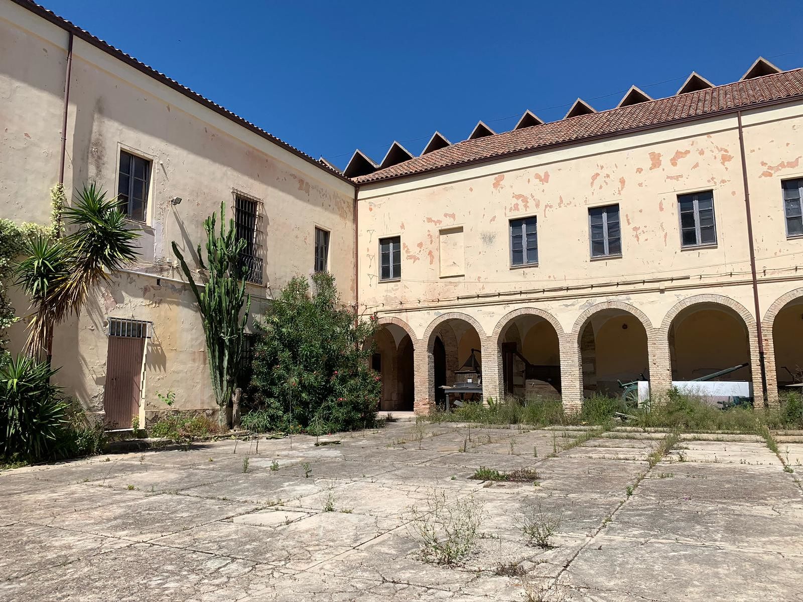 Cagliari, ladri di vini pregiati a Villa Muscas: in fuga con 2 mila euro di bottiglie