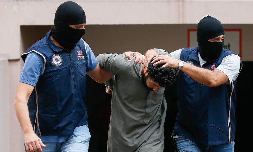 “Il covid è una cosa di Allah, è positivo”: arrestato radicalizzatore italiano