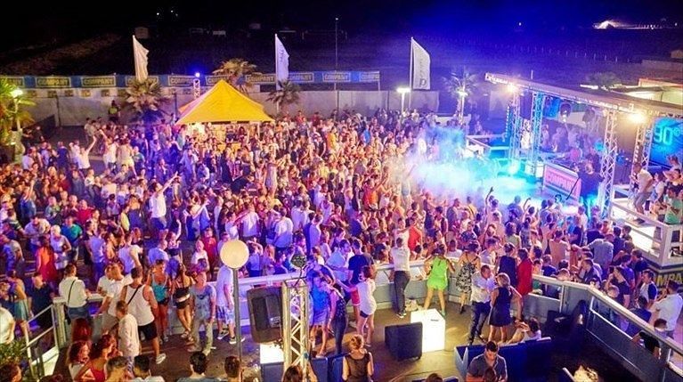 Solinas: “Via alle sagre e alle discoteche in Sardegna, ma solo all’aperto e col distanziamento”