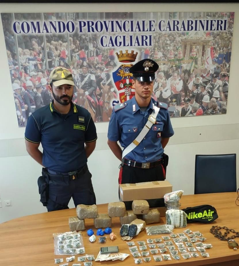 Spaccio di droga in piazza Garibaldi: arrestato un ragazzo, sequestrati 8 kg di hashish