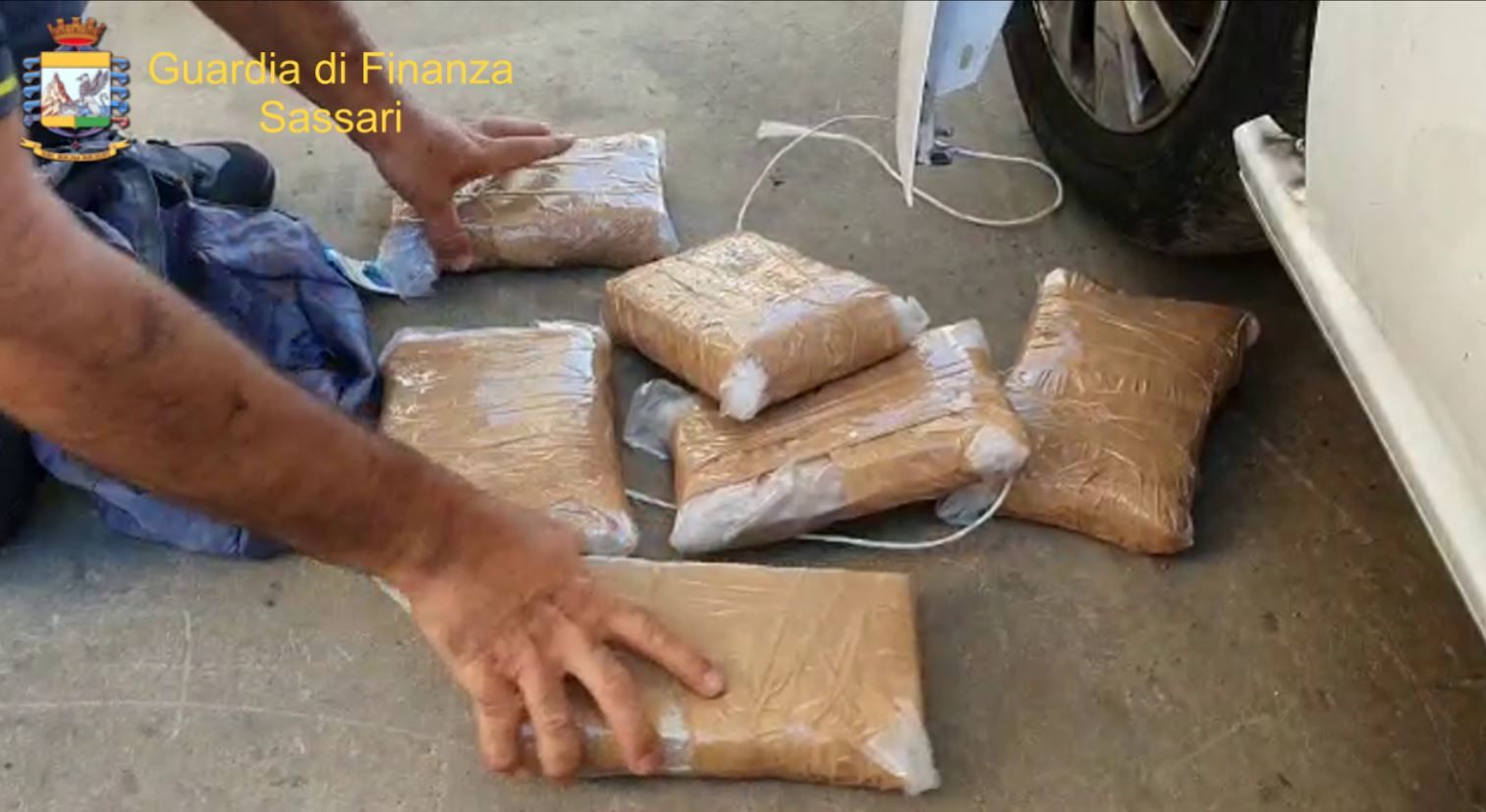 Da Livorno sbarca a Olbia con sei chili di cocaina nascosta nell’auto: in manette 35enne