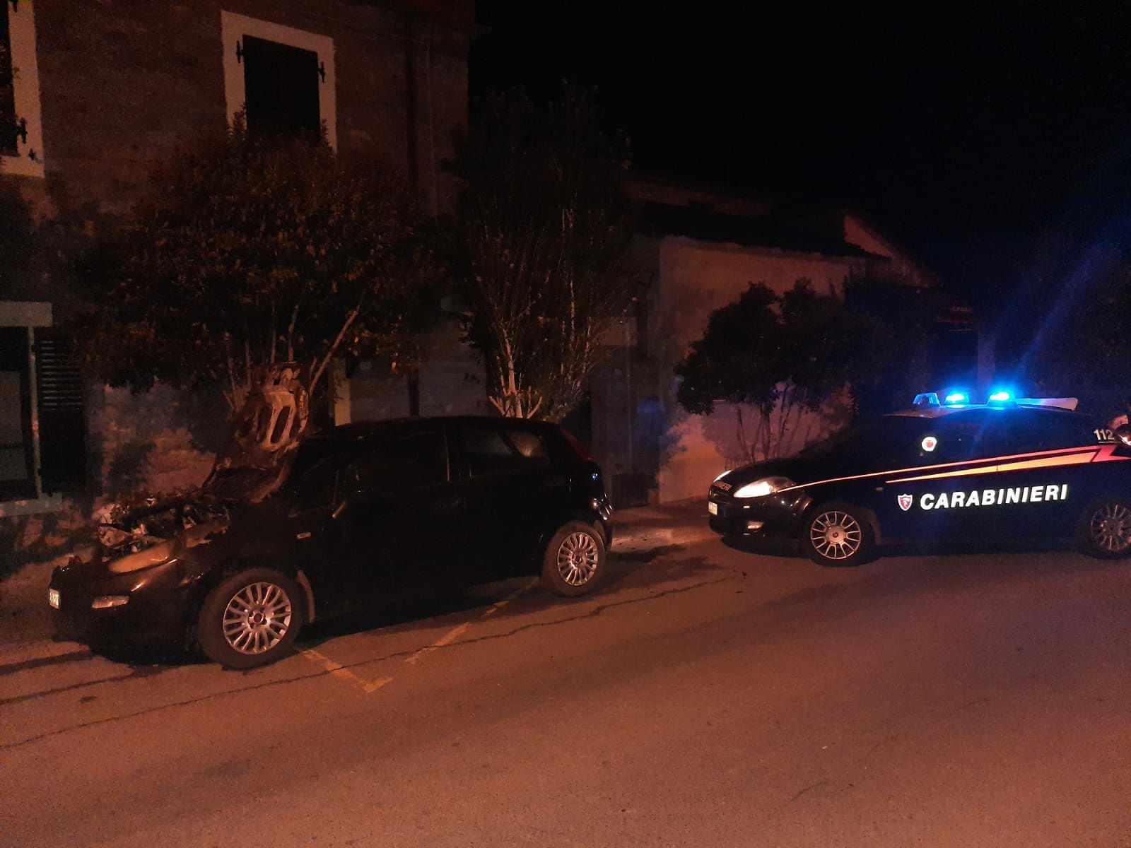 Sardara, brucia nella notte l’auto del sindaco Montisci. I vigili: “Nessun atto voluto”