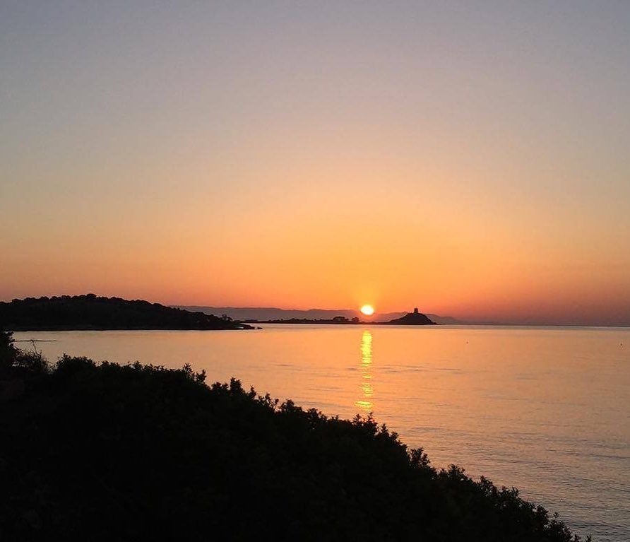 Un buongiorno privilegiato nello scatto cartolina di Michela da Santa Margherita di Pula