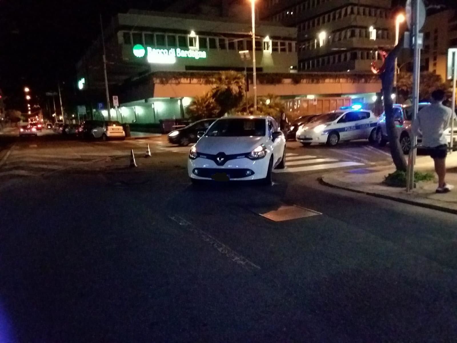 Cagliari, pedone travolto da un’auto mentre attraversa la strada: finisce all’ospedale