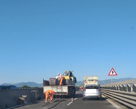 Traffico e disagi sul Ponte della Scafa: “Lavori troppo lunghi e nelle ore di punta”