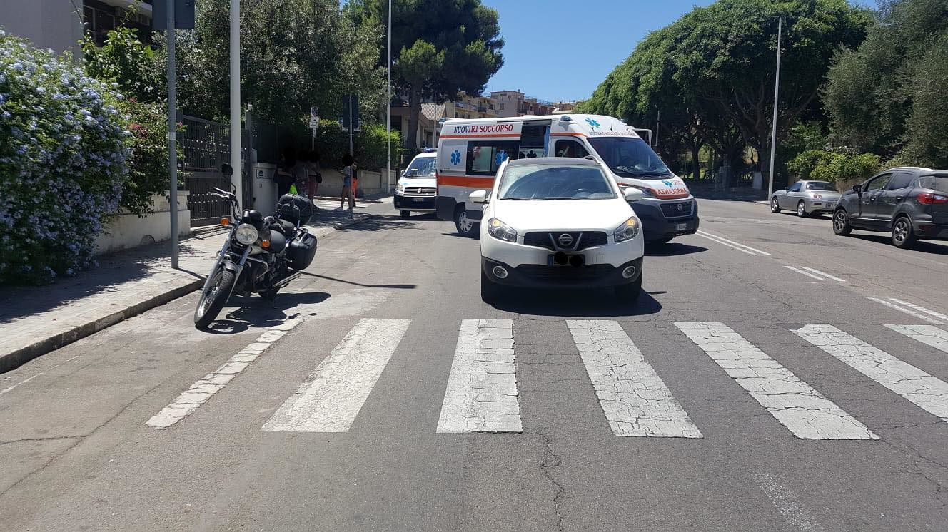Cagliari, perde il controllo della moto a Genneruxi: centauro all’ospedale