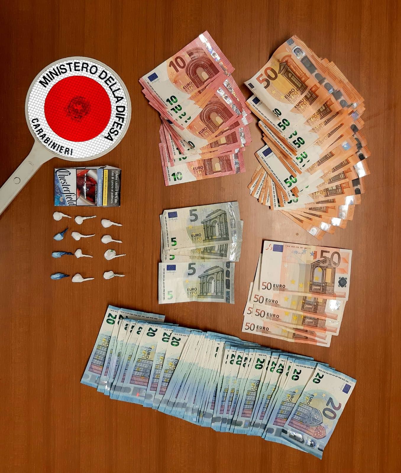 Cinque grammi di cocaina e tremila euro in contanti: nei guai gestore di una pizzeria a Iglesias