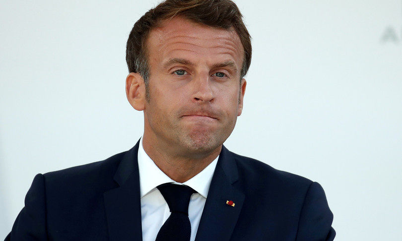 Francia, dal 1 agosto sarà obbligatoria la mascherina al chiuso