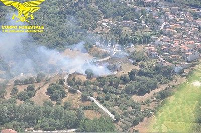 Ancora fiamme in Sardegna: diciotto incendi, cinque elicotteri in azione