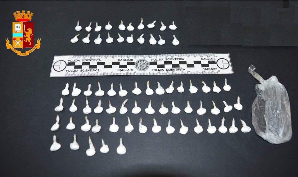 Cagliari, spaccio di eroina e cocaina in una palazzina di via Schiavazzi: tre arresti