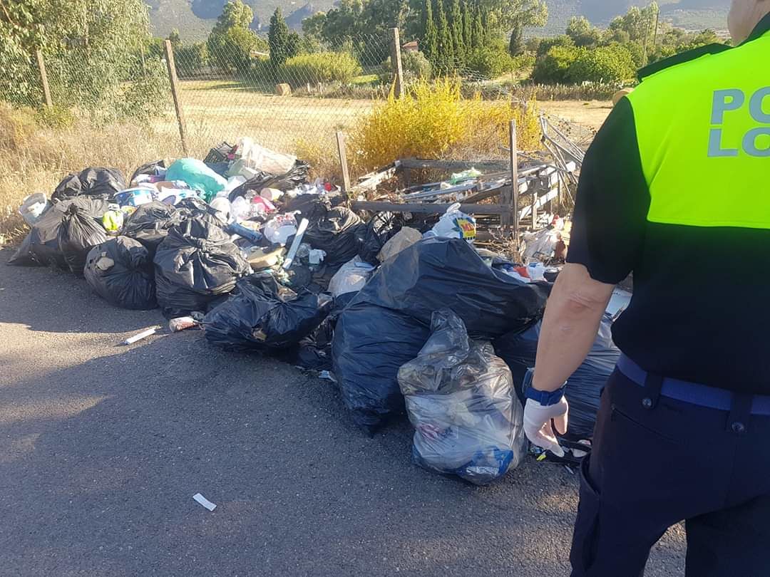 Discariche abusive di rifiuti: otto “furbetti” segnalati e sanzionati a Iglesias