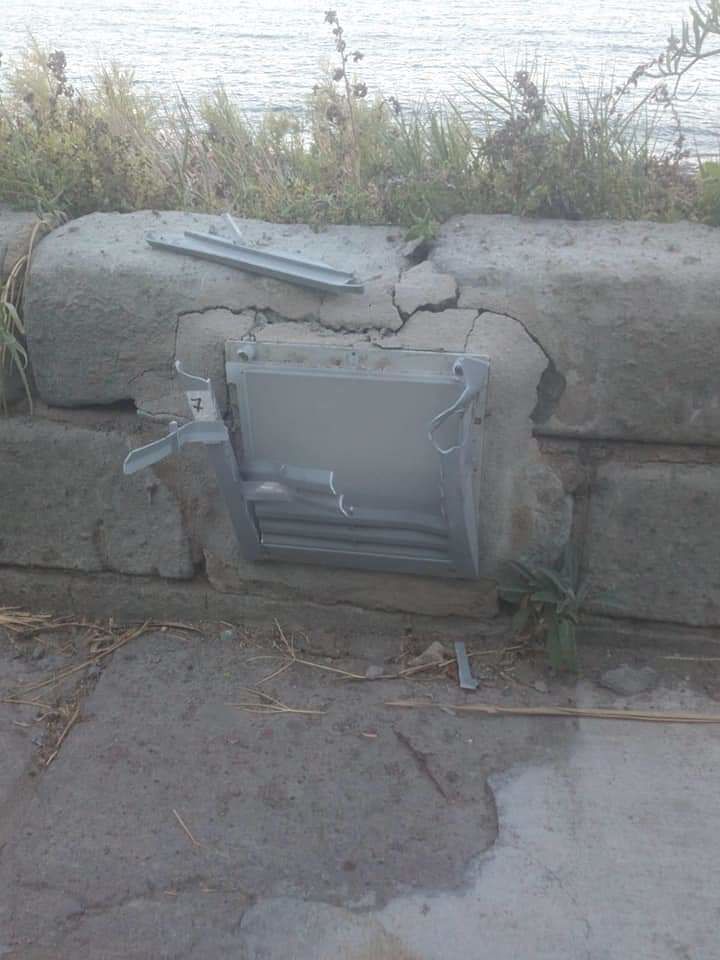 Vandali in azione a Portoscuso: distrutto un faro della bellissima passeggiata belvedere Pal’e Turri