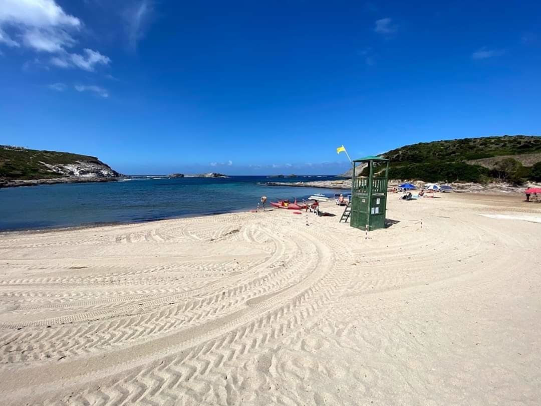 I sassi per fermare l’ombrellone? “Assolutamente vietati nelle spiagge di Sant’Antioco”