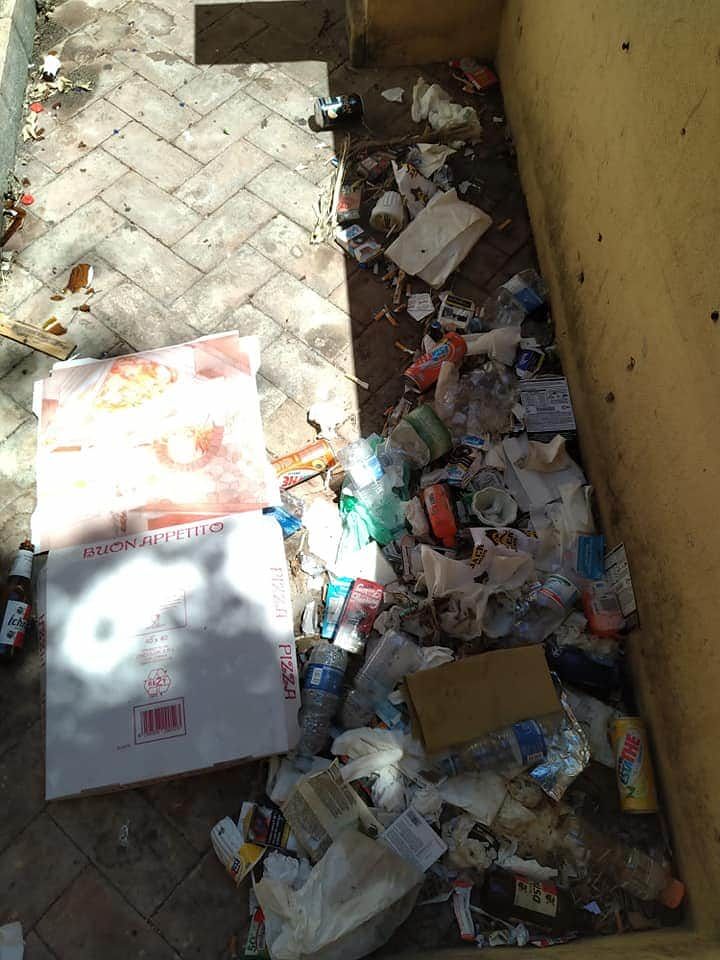 Spazzatura per strada a Iglesias, l’ira del Sindaco: “D’ora in poi saremo molto severi”