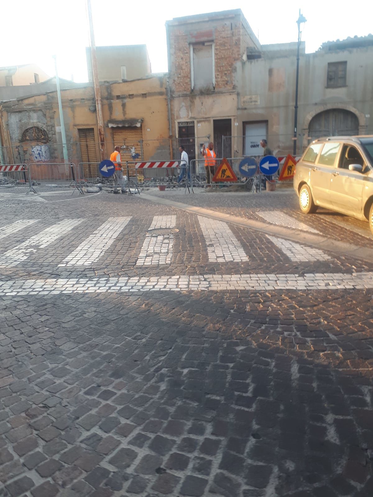 Selargius, una pavimentazione tutta in granito al posto dei sanpietrini: “Così stiamo rifacendo il trucco alle strade”