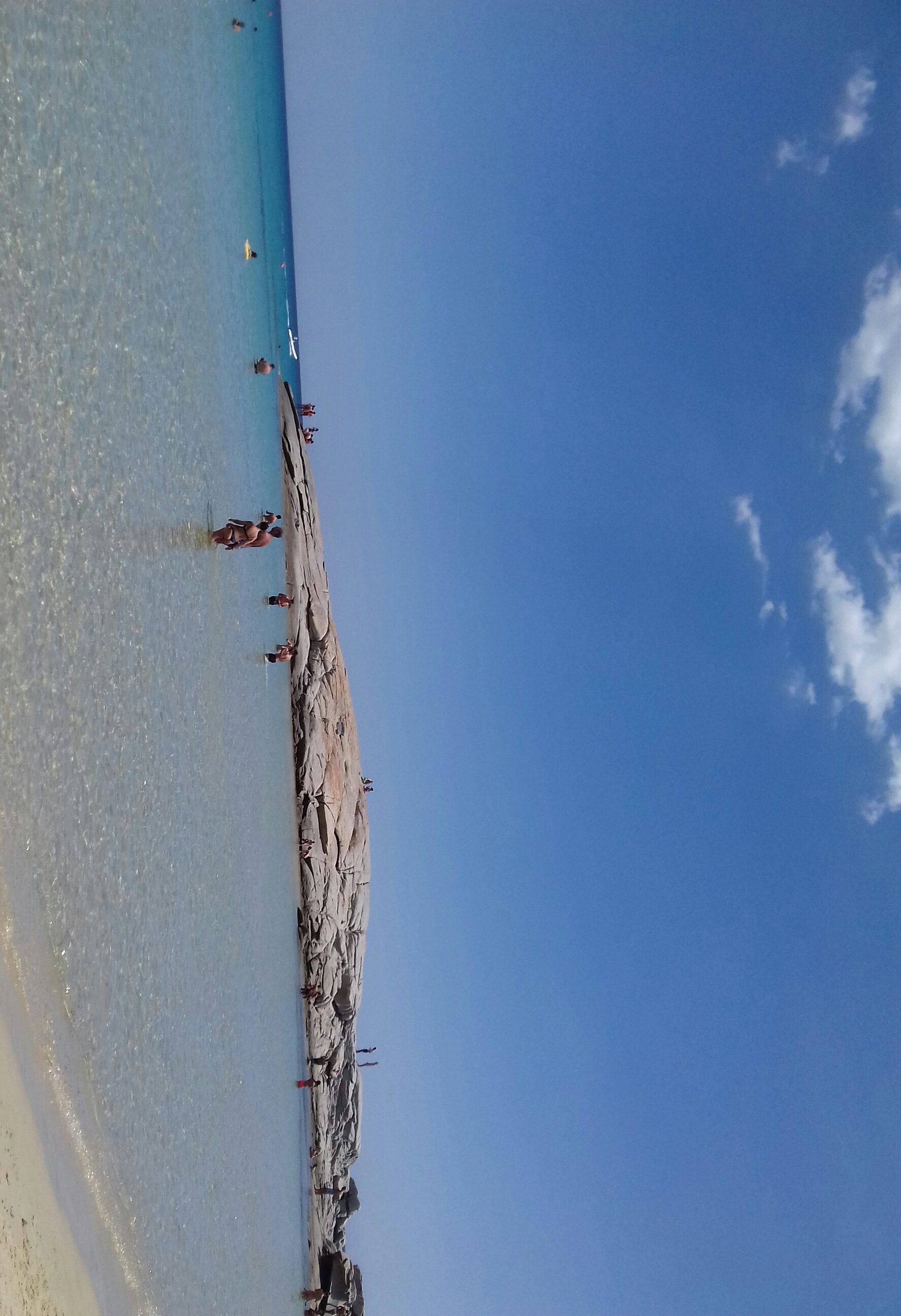 Scoglio di Peppino a Costa Rei, “un angolo di paradiso”: il mare più blu fotografato da Serena