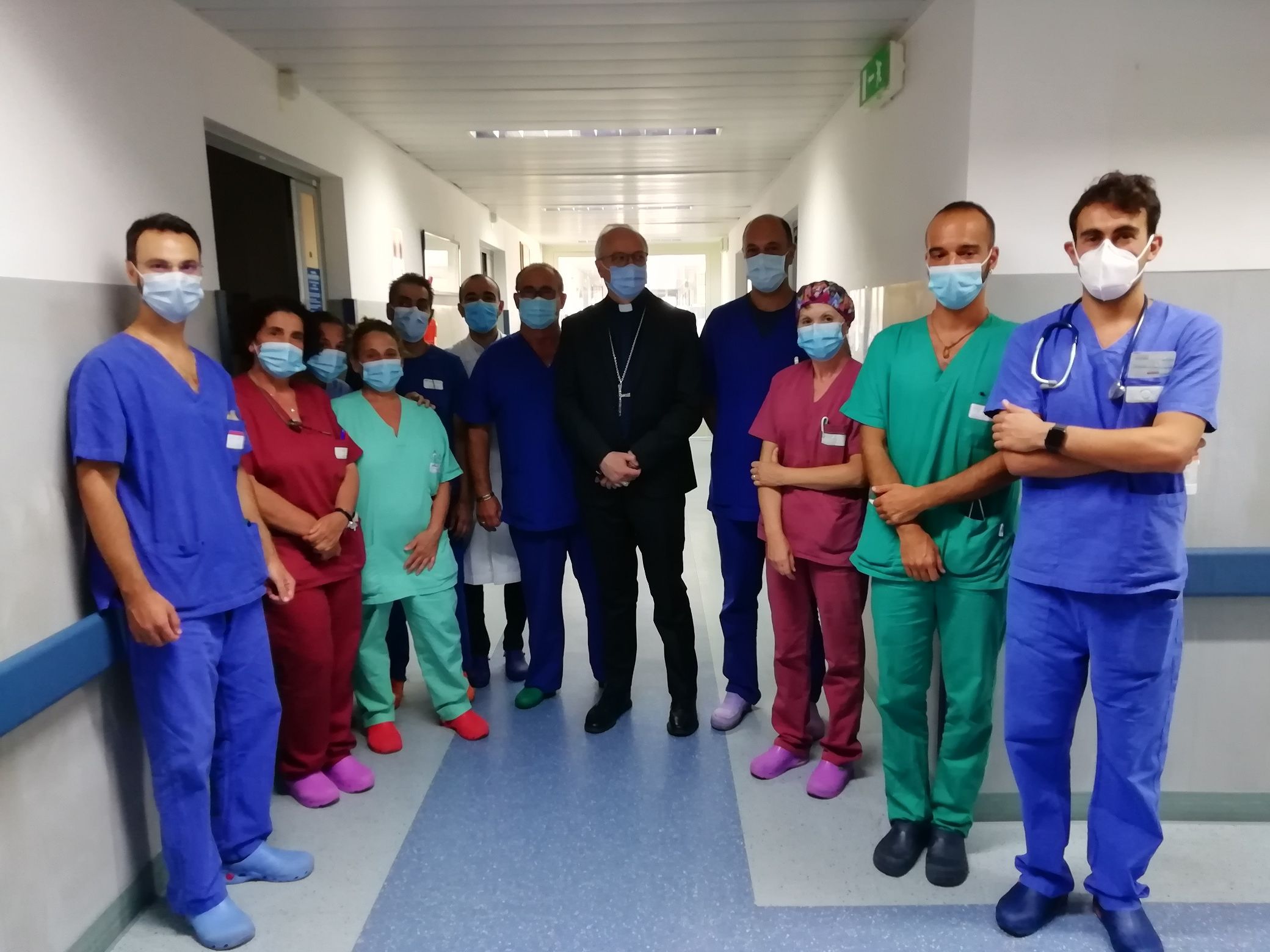 Cagliari, l’Arcivescovo Baturi in visita al SS Trinità nei reparti impegnati sul fronte dell’emergenza covid-19