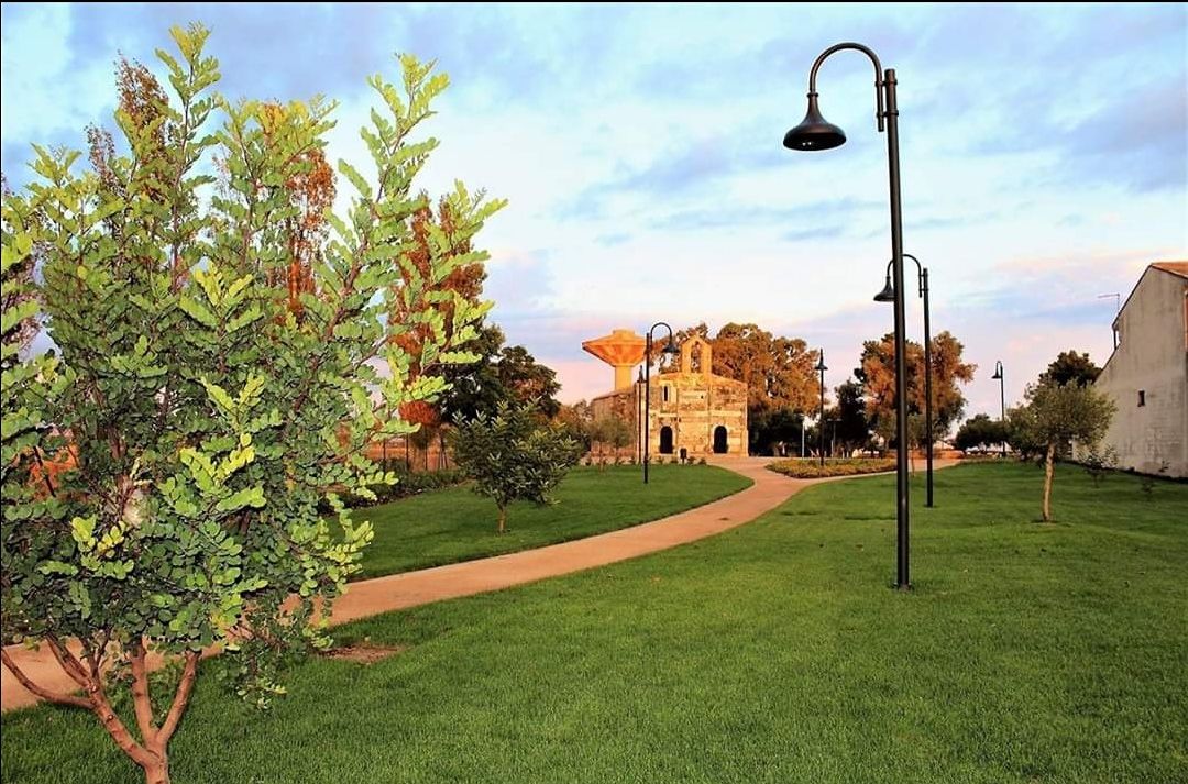 L’antenna della discordia a Villaspeciosa: forse si è trovato un accordo tra sindaco e parroco