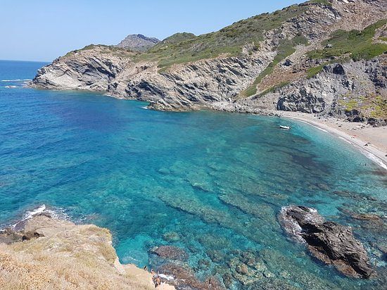 Dramma all’Argentiera, donna cade dalla scogliera e muore