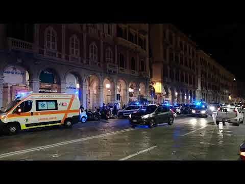 Cagliari, rissa e caos nella notte in via Roma: due giovani finiscono all’ospedale (VIDEO)