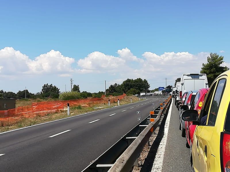 “Semaforo in tilt sulla Ss 554, automobilisti stremati sotto il sole per poter raggiungere Cagliari”