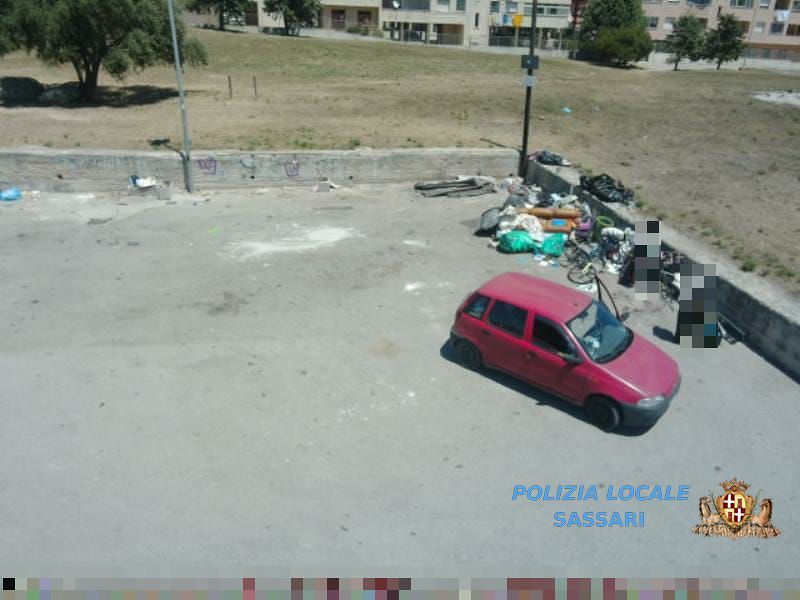 Stop agli incivili dei rifiuti a Sassari: con le fototrappole decine di sanzioni in pochi giorni
