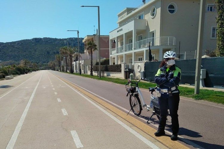 Tredici euro per ogni giorno in strada durante il lockdown: premio alla municipale di Cagliari