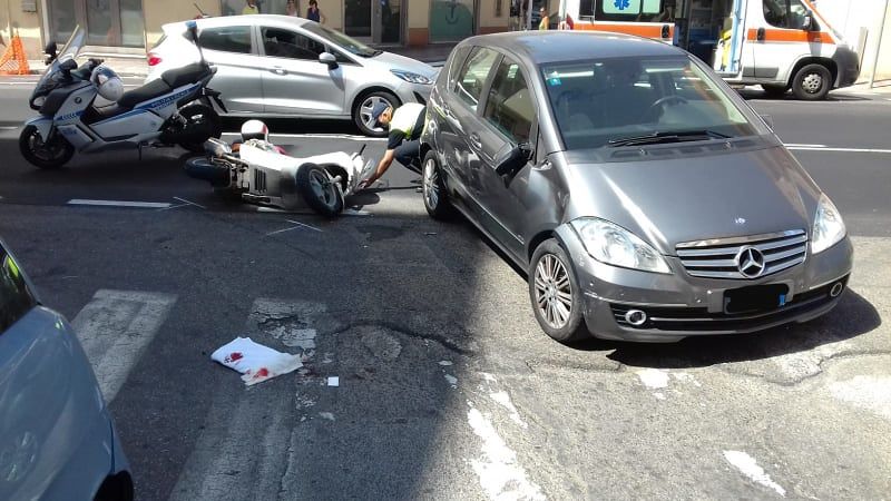 Cagliari, brutto schianto auto-scooter in via della Pineta: donna milanese all’ospedale