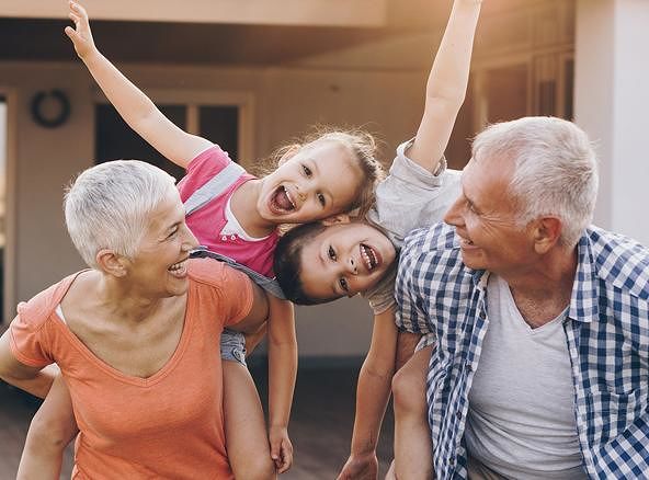 I nonni devono pagare il mantenimento ai nipoti se il genitore che non versa l’assegno non vi provvede