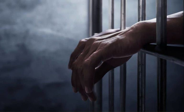 Tensione a Uta, detenuto africano si getta olio bollente addosso per protesta