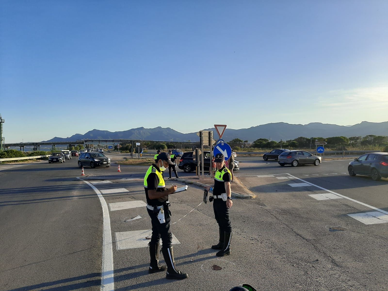 Paura a Cagliari, auto contro moto sulla 195: grave un centauro