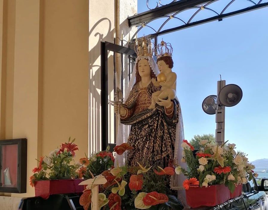 Cagliari, sciolto il voto in mare per la Madonna di Bonaria: momenti di commozione nel silenzio