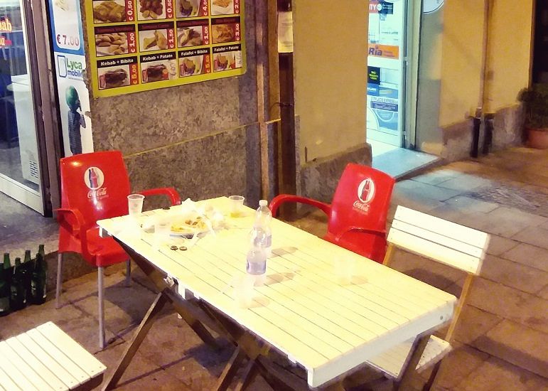 Cagliari, vendita di vodka e birre fuori orario: multati market e bar alla Marina