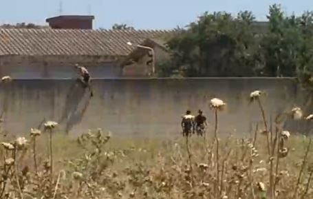 “I migranti in quarantena in fuga dal centro di accoglienza di Monastir: gravissimo”