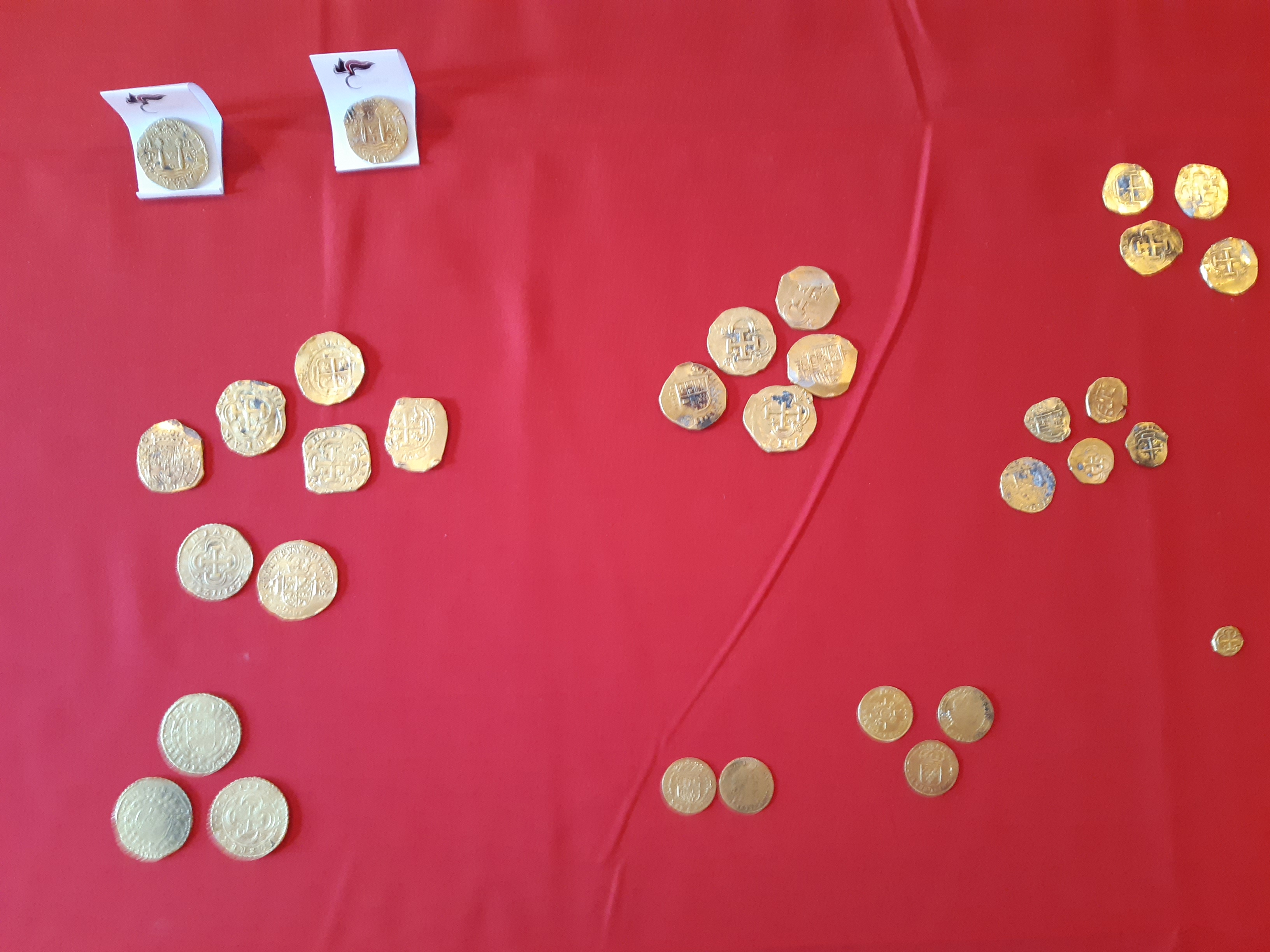 Dal mare bellissimo di Orosei spuntano 46 monete antiche: erano state perse nel 1712 in un naufragio