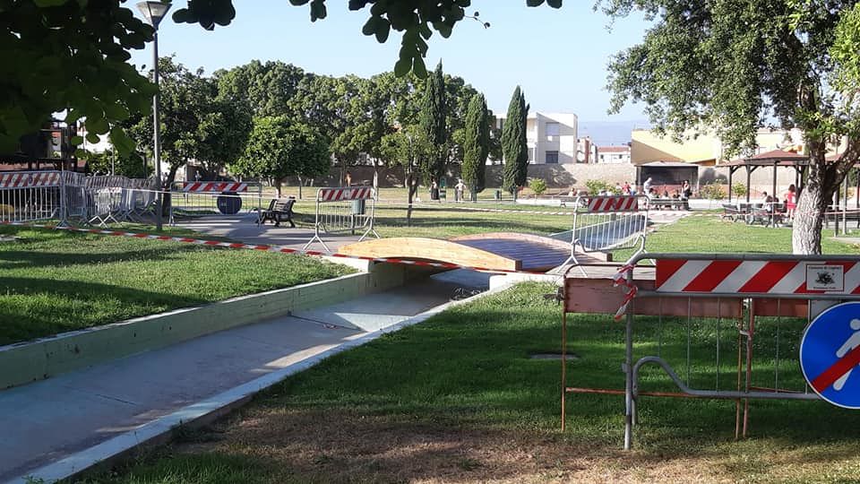 A Pirri risorge il parco dell’ex Vetreria: nuovo look tra gazebo e ponticello nuovo