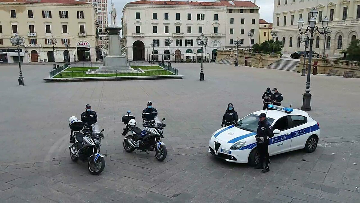 Nigeriano cerca di forzare alcune auto per rubare a Sassari, “tradito” dallo smartphone: denunciato