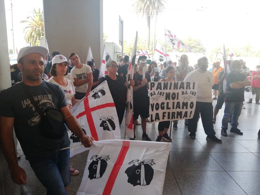 La rabbia di giostrai e ambulanti sardi: “Tante spese e casse vuote, dove sono i soldi promessi?”