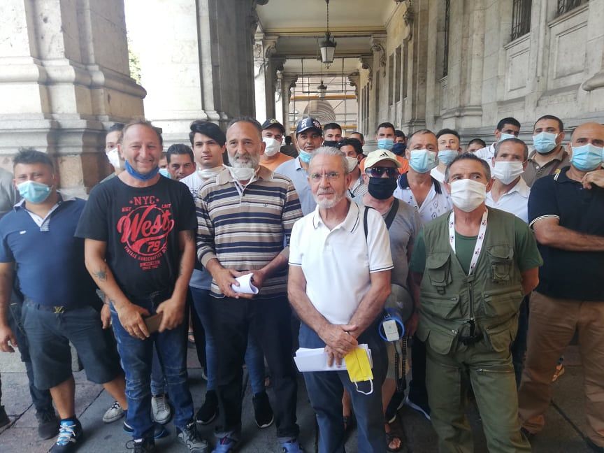 Cagliari, gli ambulanti “ribelli” del mercatino: “Lasciateci vendere a Sant’Avendrace e pedonalizzate via Simeto”