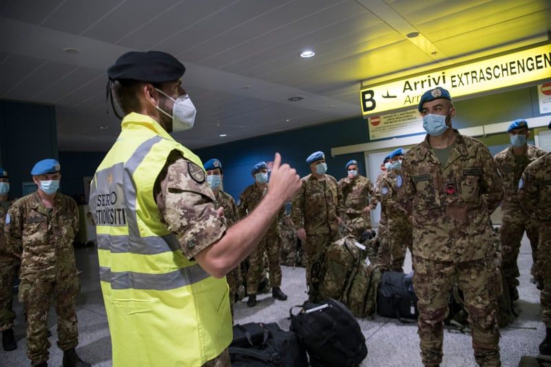 Elmas, dopo la beffa il decollo puntuale: i “sassarini” partono in missione in Libano