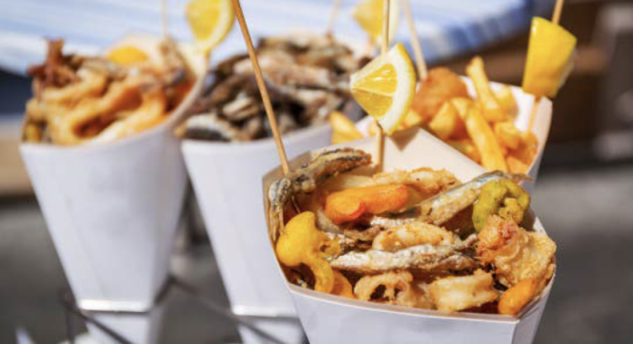 Street food nel centro storico di Cagliari, no dei ristoratori: “Per noi è un grave danno”