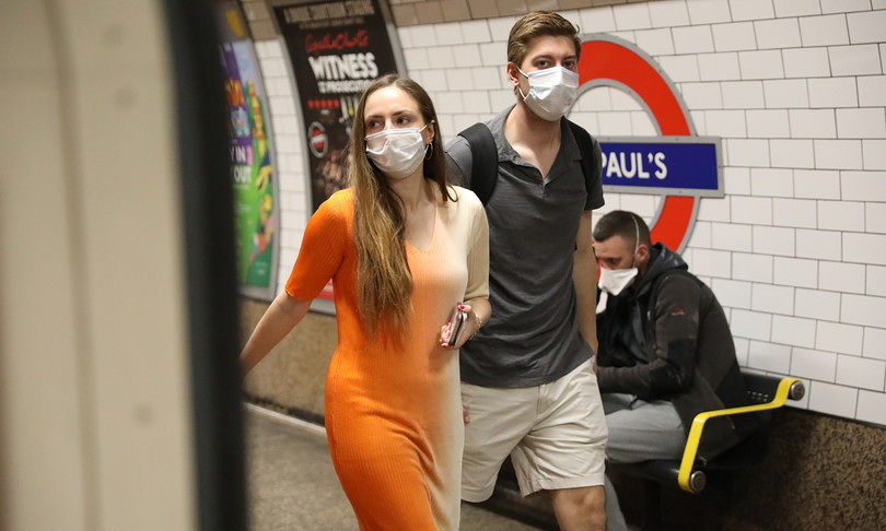 Covid, oltre 18 milioni i casi nel mondo: in quattro giorni un milione in più