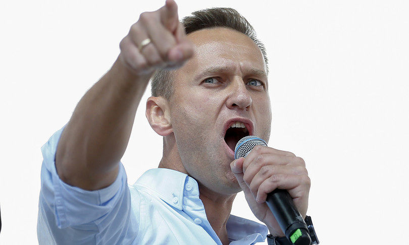 Alexei Navalny è in coma: avvelenato con un tè lo sfidante di Putin