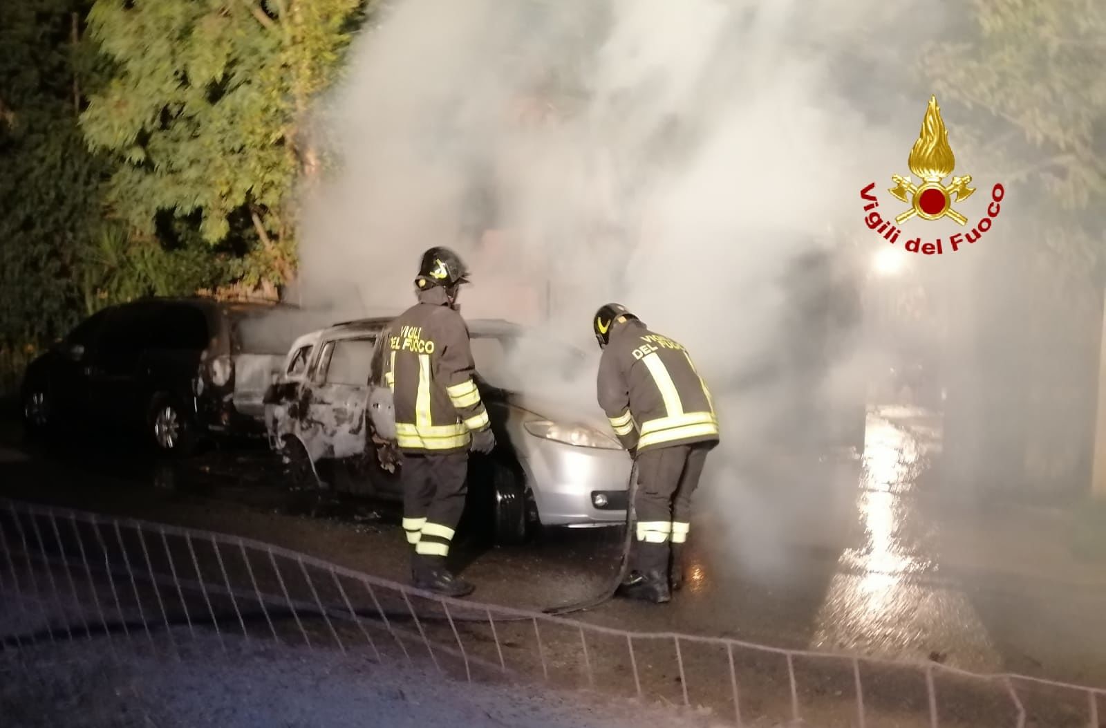 Auto in fiamme nella notte a Ussana, il rogo esteso al cortile di un’abitazione