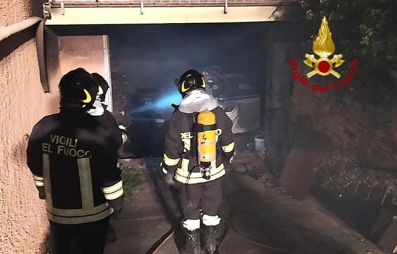 Paura nella notte a Guasila, un incendio si sviluppa in uno scantinato