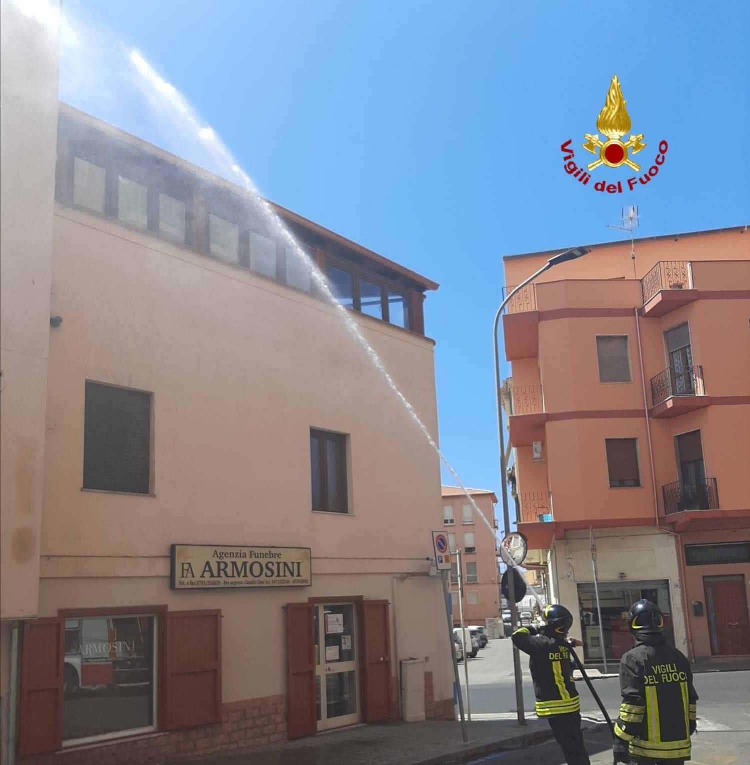 Iglesias, prende fuoco la canna fumaria di un’osteria: i vigili domano le fiamme