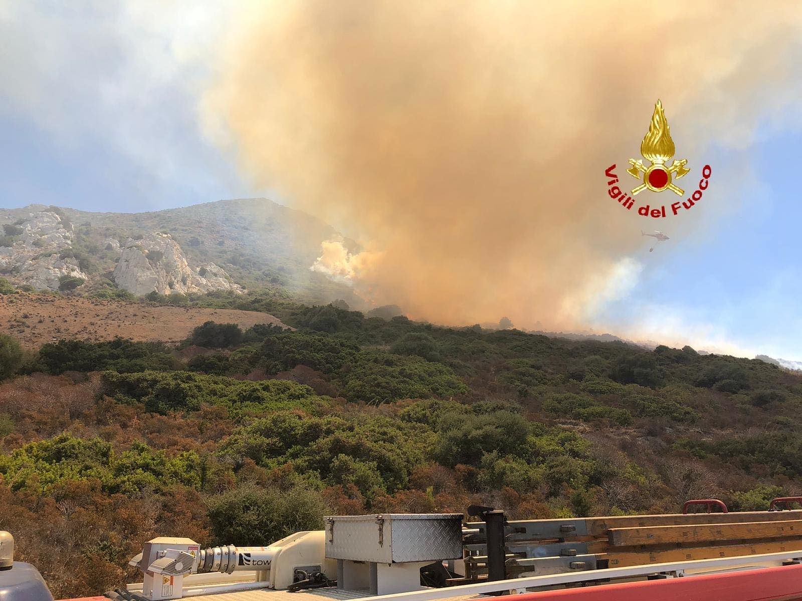 Masua, in fiamme cinque ettari di macchia mediterranea